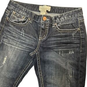 Maurices Womens Dark Wash Distressed Denim Cropped Jeans Size 7/8 Embroidered